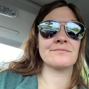 Meet your Posher, Dana